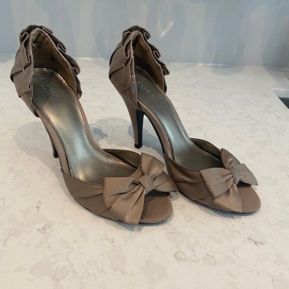 Alfred Sung Satin Heels - Picture 1 of 6